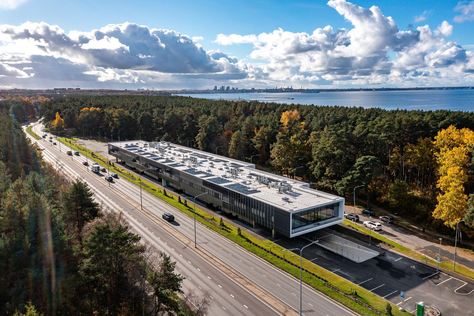 M33 Merivälja Tervisemaja droonivaade Pirita ja Tallinna suunas